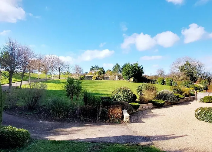 Semesterbostad Le Domaine Des Roseraies- Maupassant By Interhome